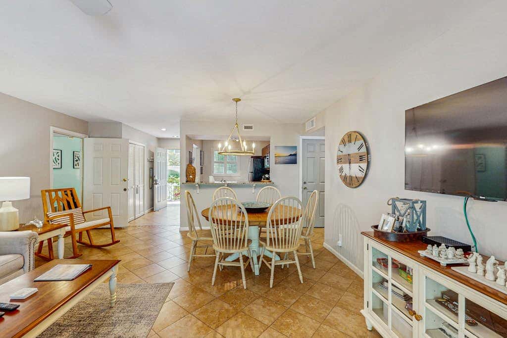Conveniently Located Vacation Condo with Shared Pool & Tennis Court, Free WiFi, AC