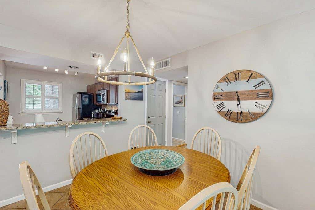 Conveniently Located Vacation Condo with Shared Pool & Tennis Court, Free WiFi, AC