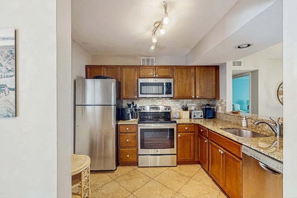 Conveniently Located Vacation Condo with Shared Pool & Tennis Court, Free WiFi, AC