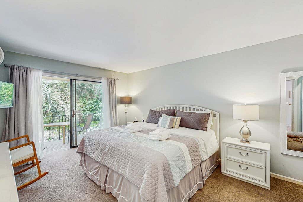 Conveniently Located Vacation Condo with Shared Pool & Tennis Court, Free WiFi, AC
