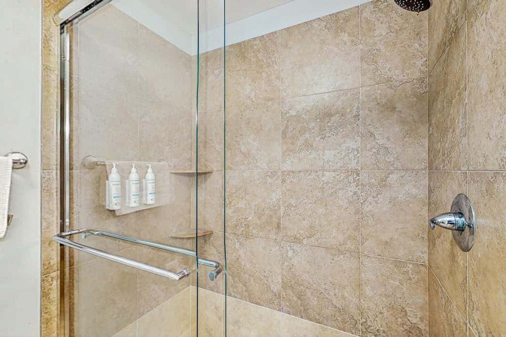 Conveniently Located Vacation Condo with Shared Pool & Tennis Court, Free WiFi, AC