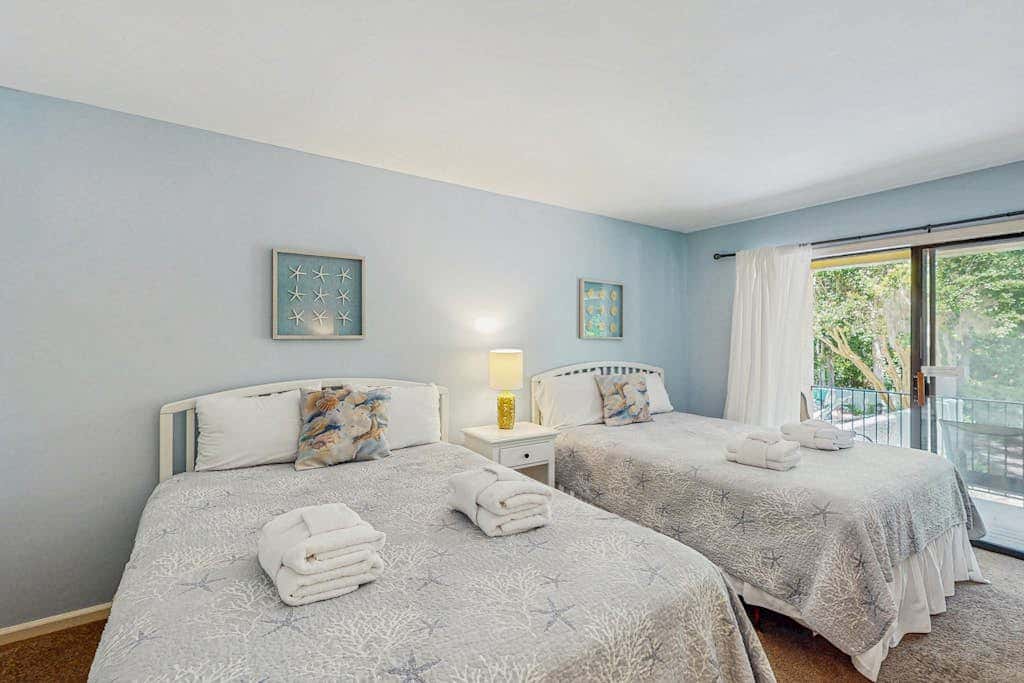 Conveniently Located Vacation Condo with Shared Pool & Tennis Court, Free WiFi, AC