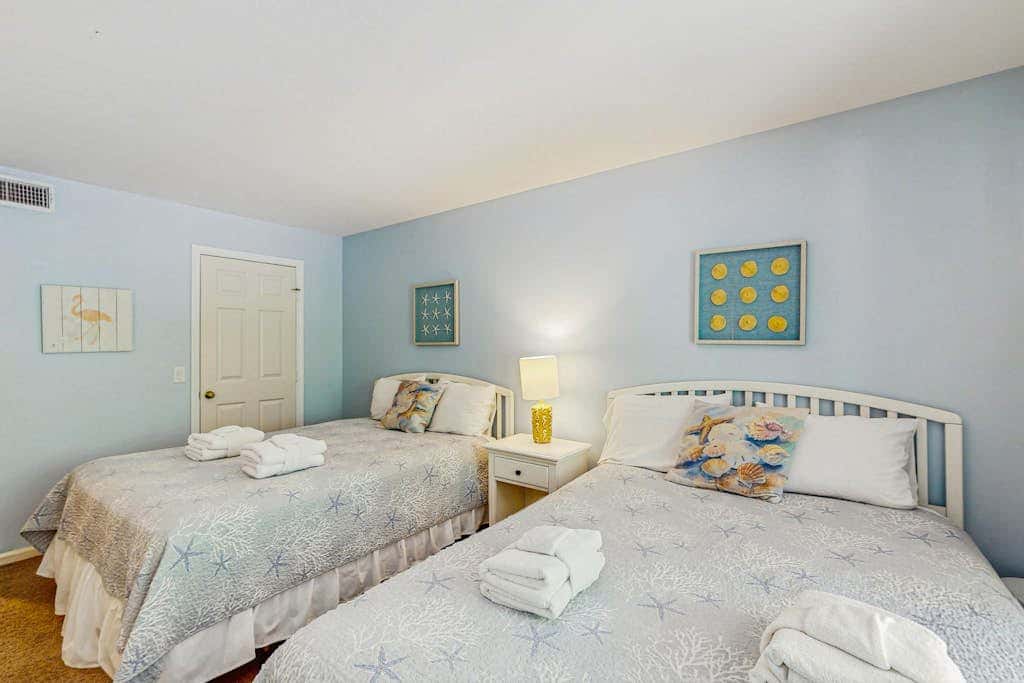 Conveniently Located Vacation Condo with Shared Pool & Tennis Court, Free WiFi, AC