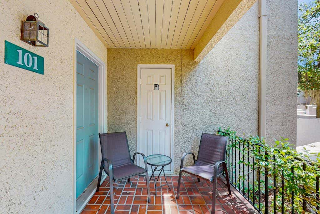 Conveniently Located Vacation Condo with Shared Pool & Tennis Court, Free WiFi, AC