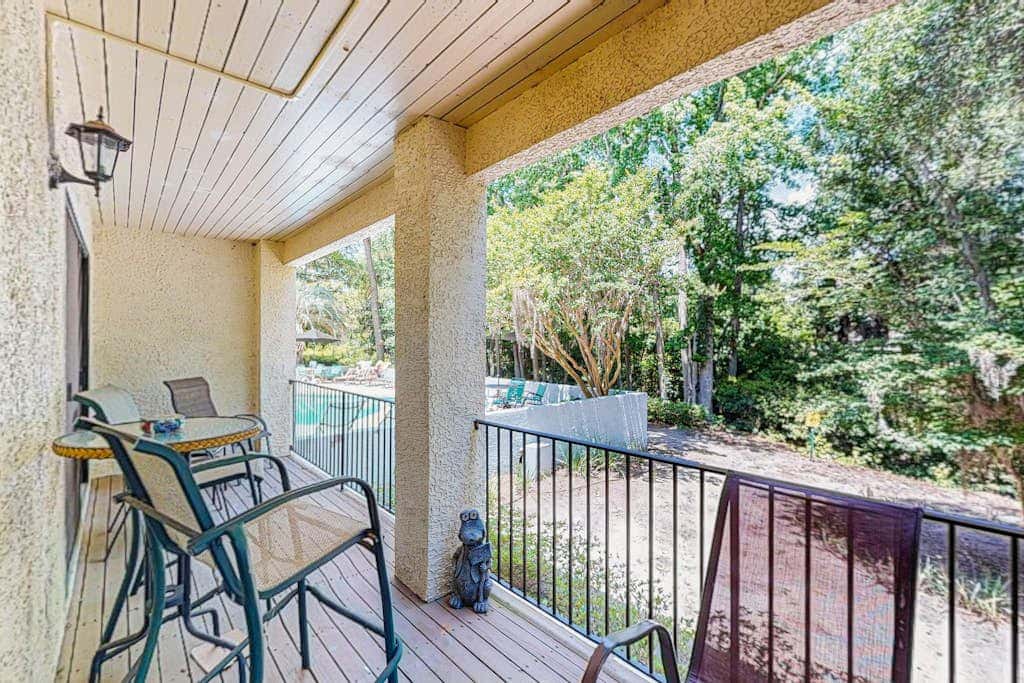 Conveniently Located Vacation Condo with Shared Pool & Tennis Court, Free WiFi, AC