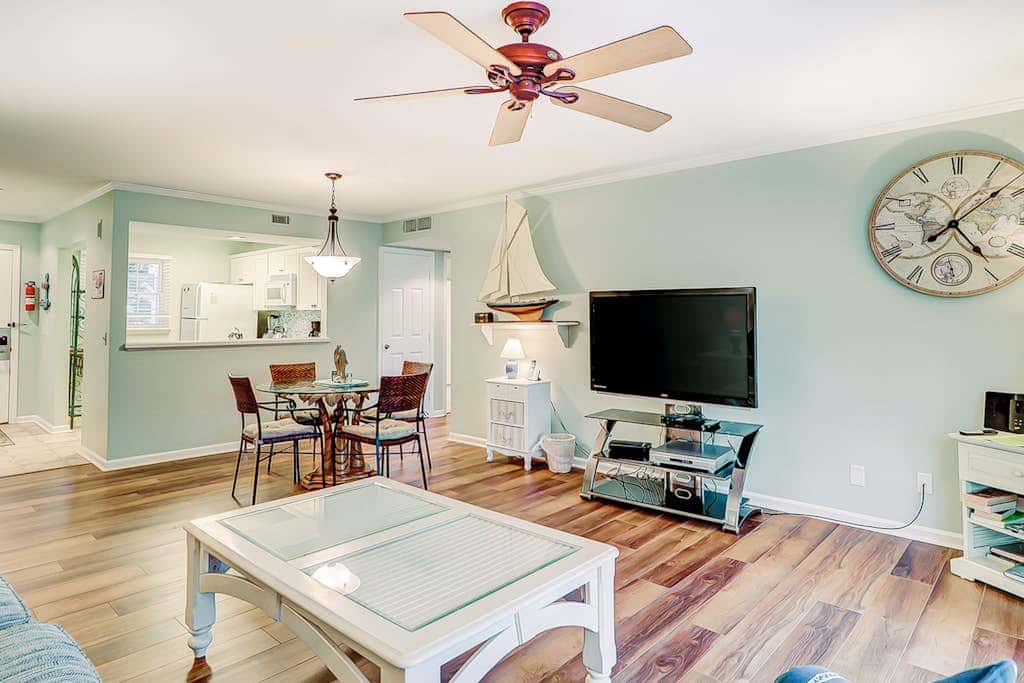 Fantastic Vacation Condo Close to Beach with Free WiFi, AC, WD, Shared Pool Tennis