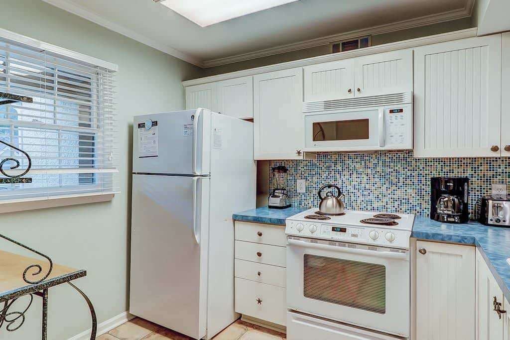 Fantastic Vacation Condo Close to Beach with Free WiFi, AC, WD, Shared Pool Tennis