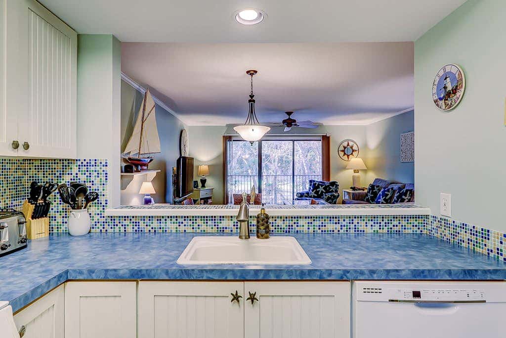 Fantastic Vacation Condo Close to Beach with Free WiFi, AC, WD, Shared Pool Tennis