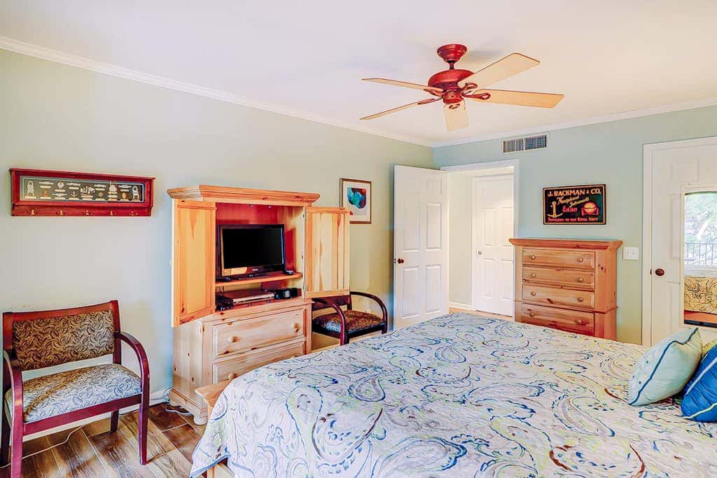 Fantastic Vacation Condo Close to Beach with Free WiFi, AC, WD, Shared Pool Tennis