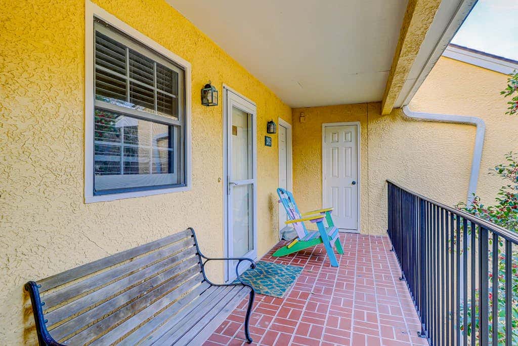 Fantastic Vacation Condo Close to Beach with Free WiFi, AC, WD, Shared Pool Tennis