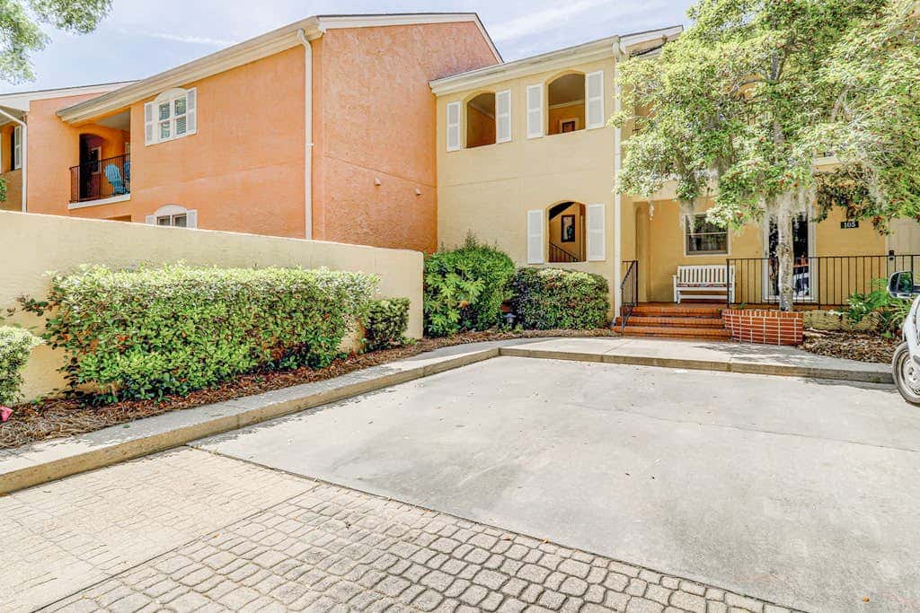 Fantastic Vacation Condo Close to Beach with Free WiFi, AC, WD, Shared Pool Tennis