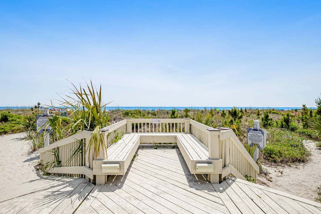Private Beach Access Villa with Shared Pool, Balcony & Free WiFi