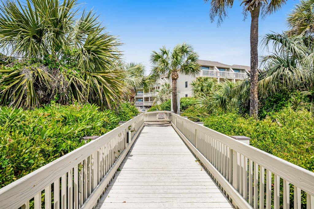 Private Beach Access Villa with Shared Pool, Balcony & Free WiFi