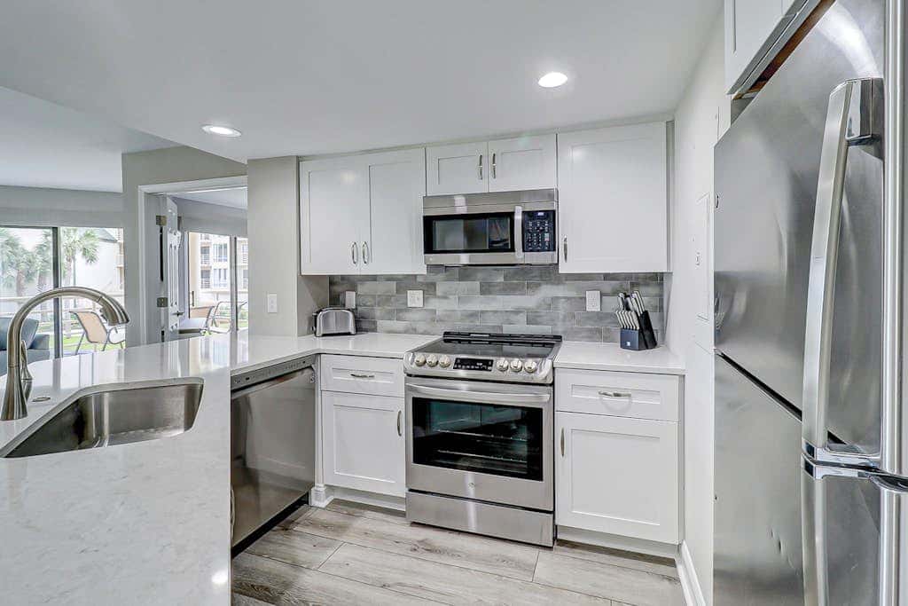 First Floor, Oceanfront Condo with Free WiFi, Balcony, Shared Hot Tub, Pool, Sauna