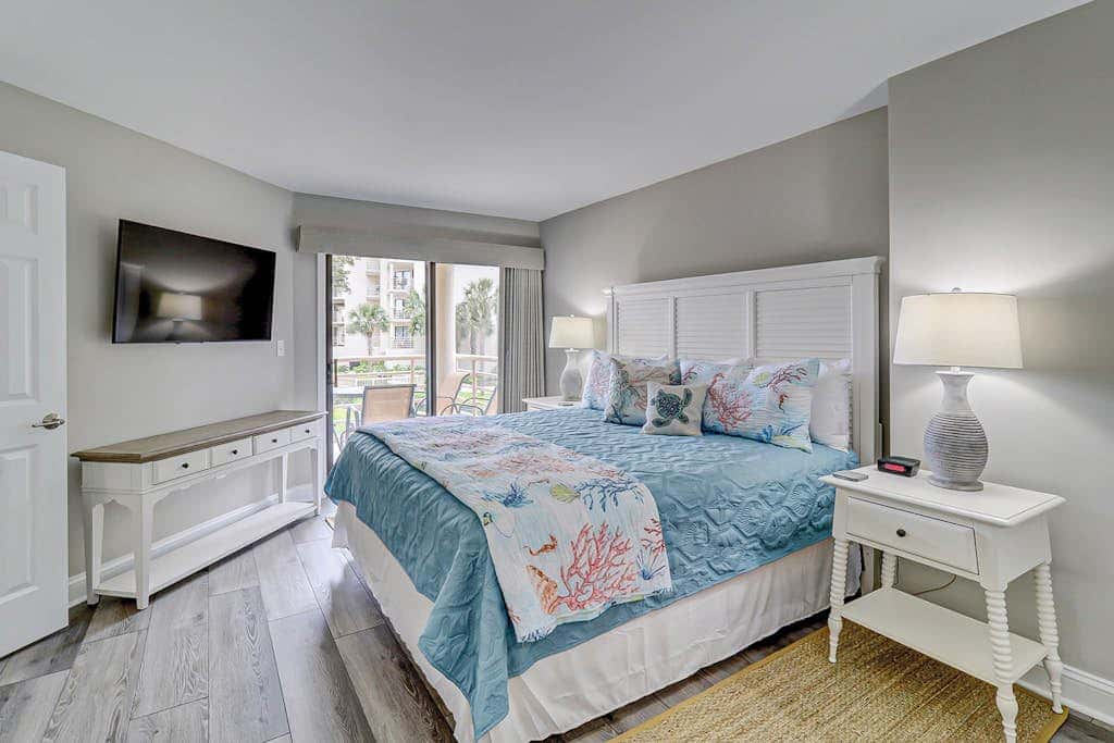 First Floor, Oceanfront Condo with Free WiFi, Balcony, Shared Hot Tub, Pool, Sauna