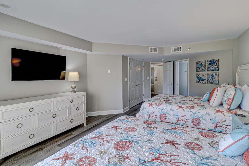 First Floor, Oceanfront Condo with Free WiFi, Balcony, Shared Hot Tub, Pool, Sauna