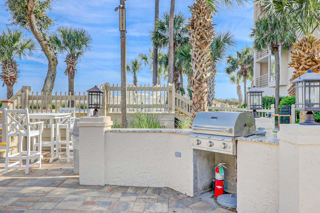 First Floor, Oceanfront Condo with Free WiFi, Balcony, Shared Hot Tub, Pool, Sauna