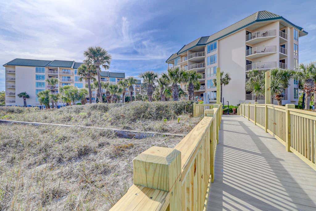 First Floor, Oceanfront Condo with Free WiFi, Balcony, Shared Hot Tub, Pool, Sauna