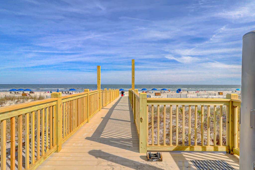 First Floor, Oceanfront Condo with Free WiFi, Balcony, Shared Hot Tub, Pool, Sauna