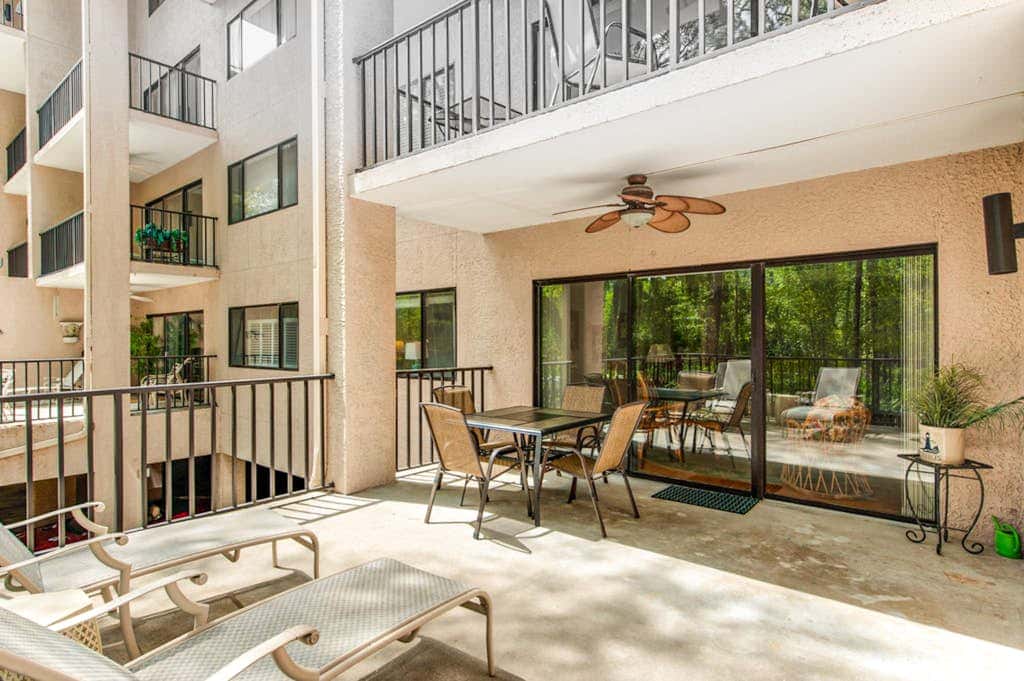 Family-friendly condo with washer dryer, central AC, & outdoor pool
