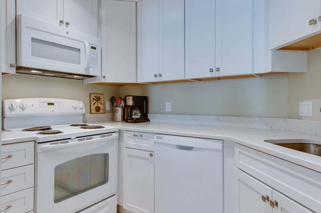 Family-friendly condo with washer dryer, central AC, & outdoor pool