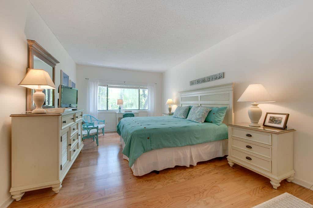 Family-friendly condo with washer dryer, central AC, & outdoor pool