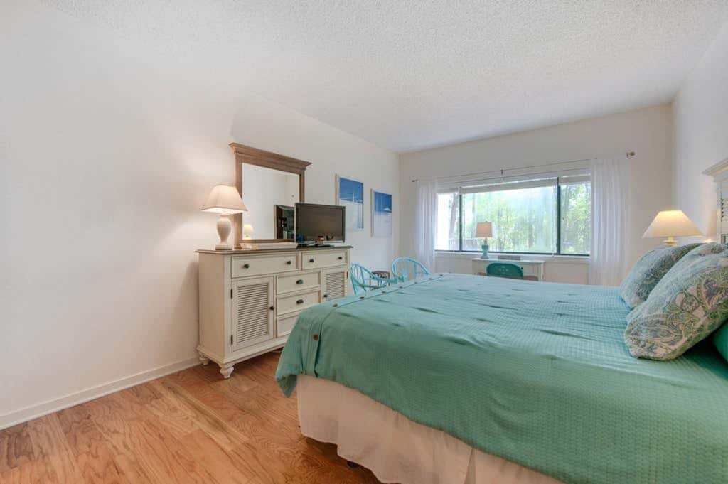 Family-friendly condo with washer dryer, central AC, & outdoor pool