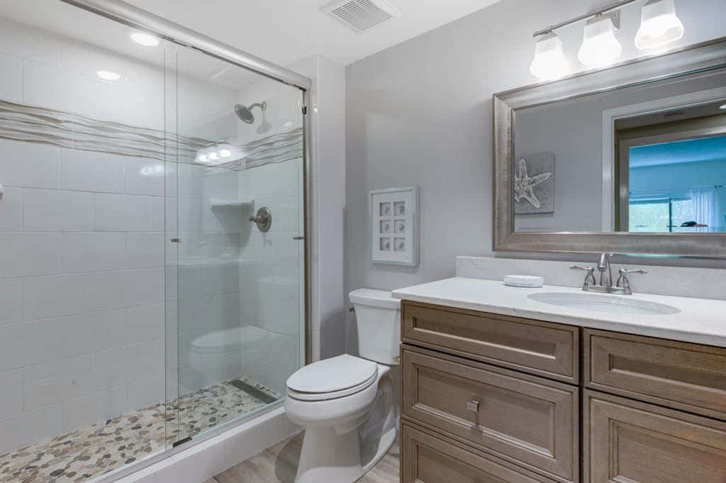Family-friendly condo with washer dryer, central AC, & outdoor pool