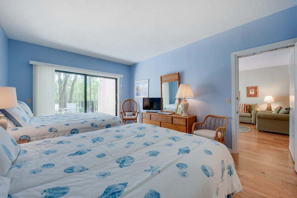 Family-friendly condo with washer dryer, central AC, & outdoor pool