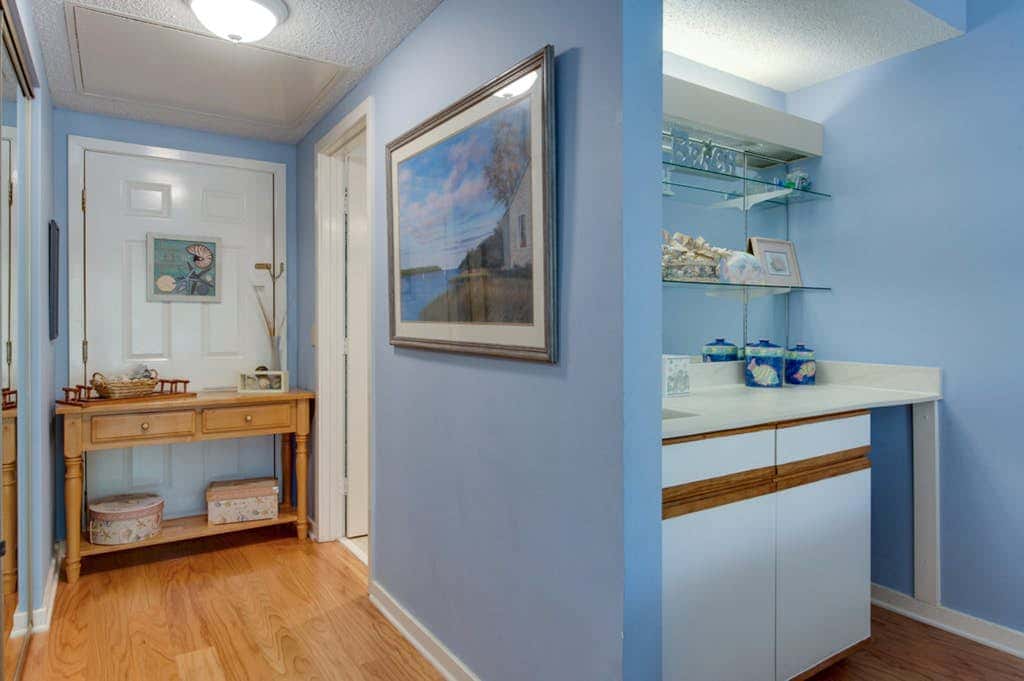 Family-friendly condo with washer dryer, central AC, & outdoor pool