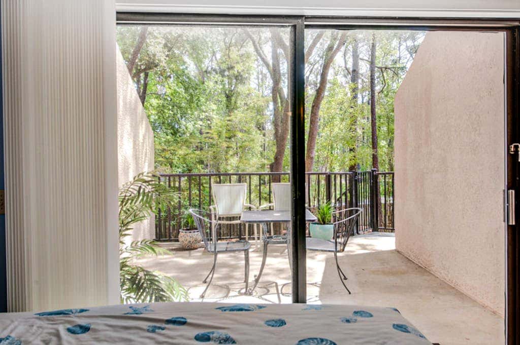 Family-friendly condo with washer dryer, central AC, & outdoor pool