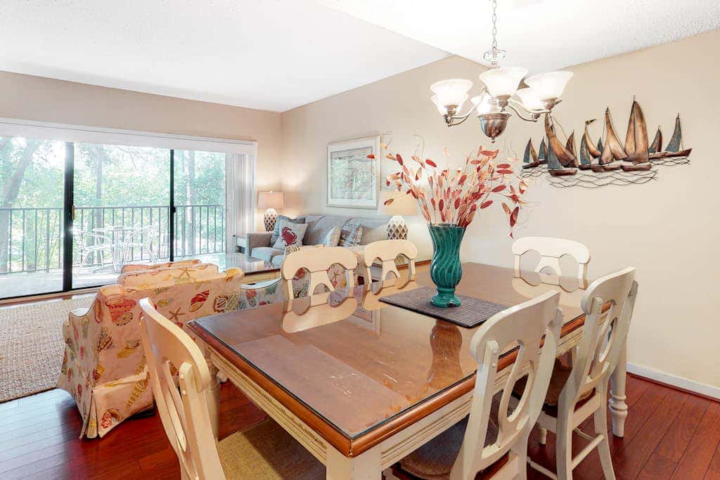 Second-floor condo with balcony, shared outdoor pool, central AC