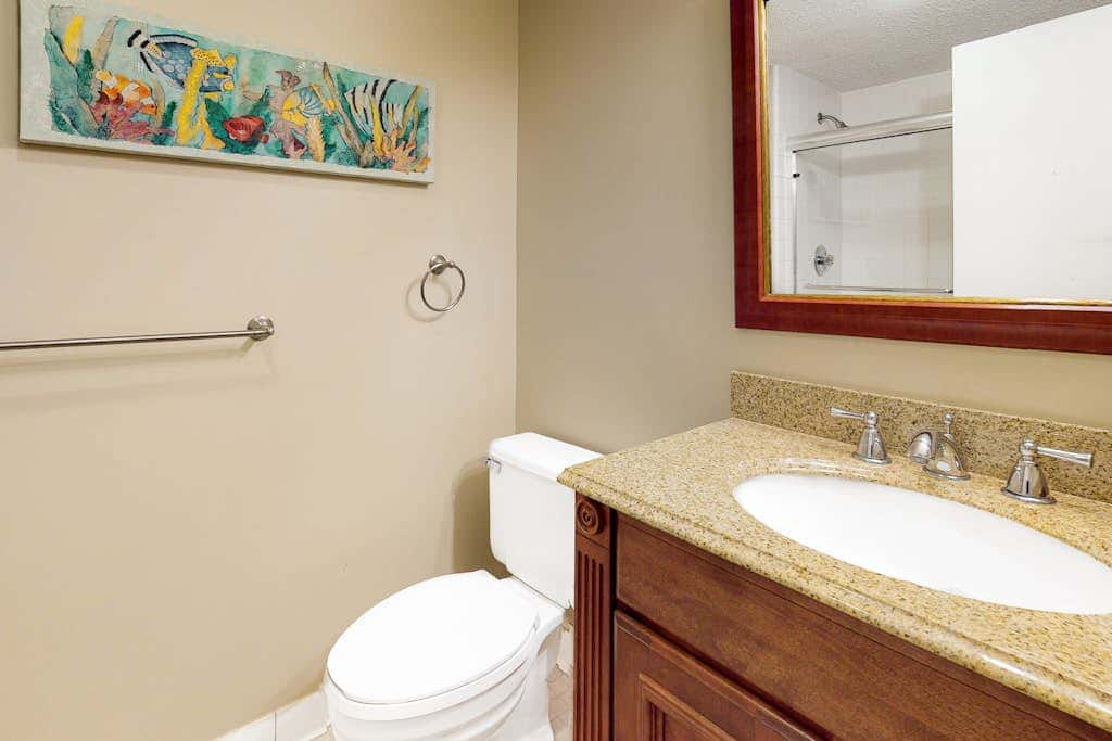 Second-floor condo with balcony, shared outdoor pool, central AC