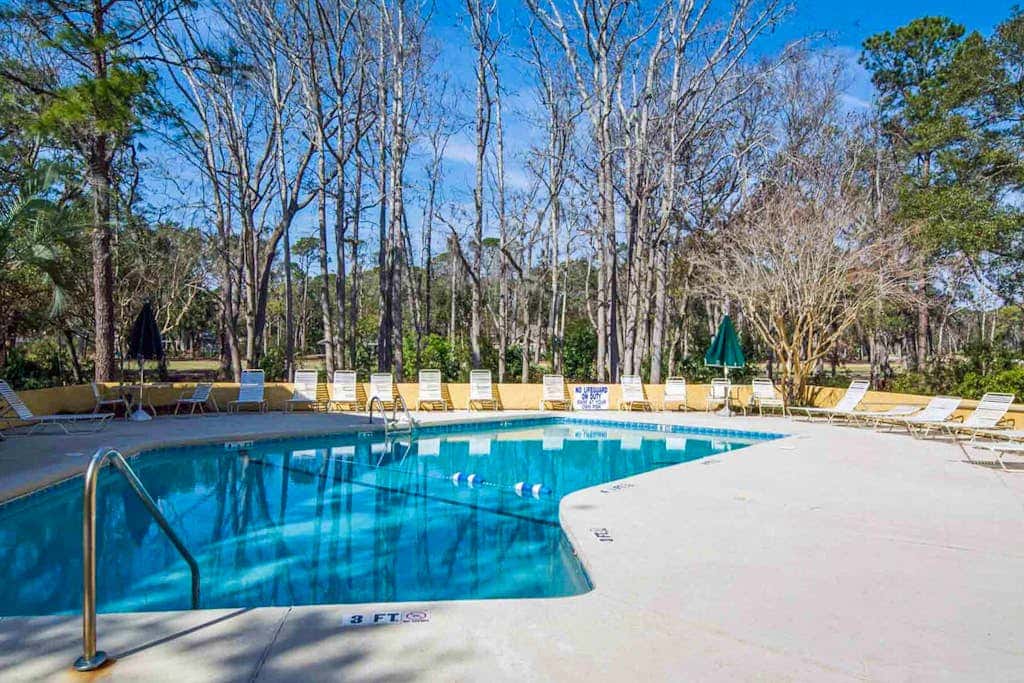 Second-floor condo with balcony, shared outdoor pool, central AC
