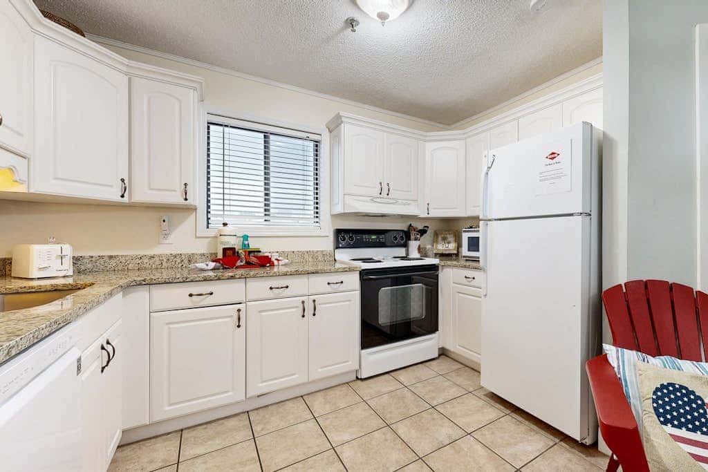Oceanside Resort Condo with Indoor Pool, Tennis & Oceanfront Restaurant