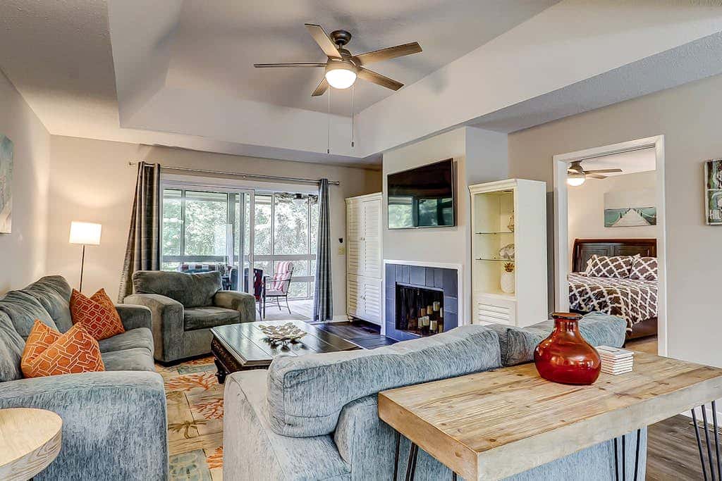 Secluded getaway private hot tub & deck less than a mile to Shipyard Beach
