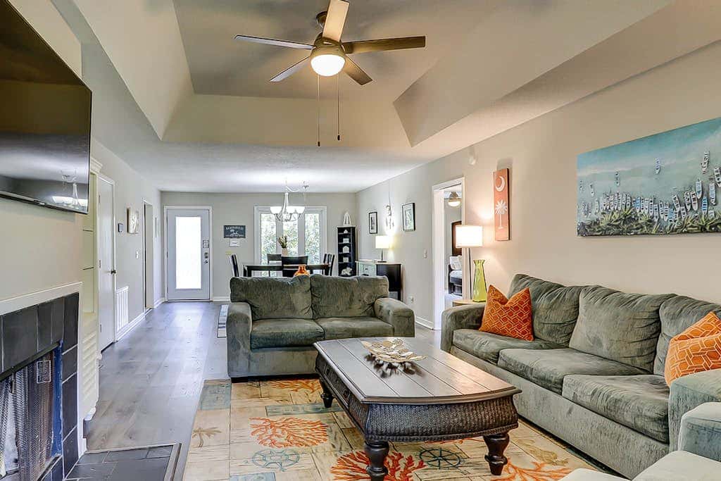 Secluded getaway private hot tub & deck less than a mile to Shipyard Beach