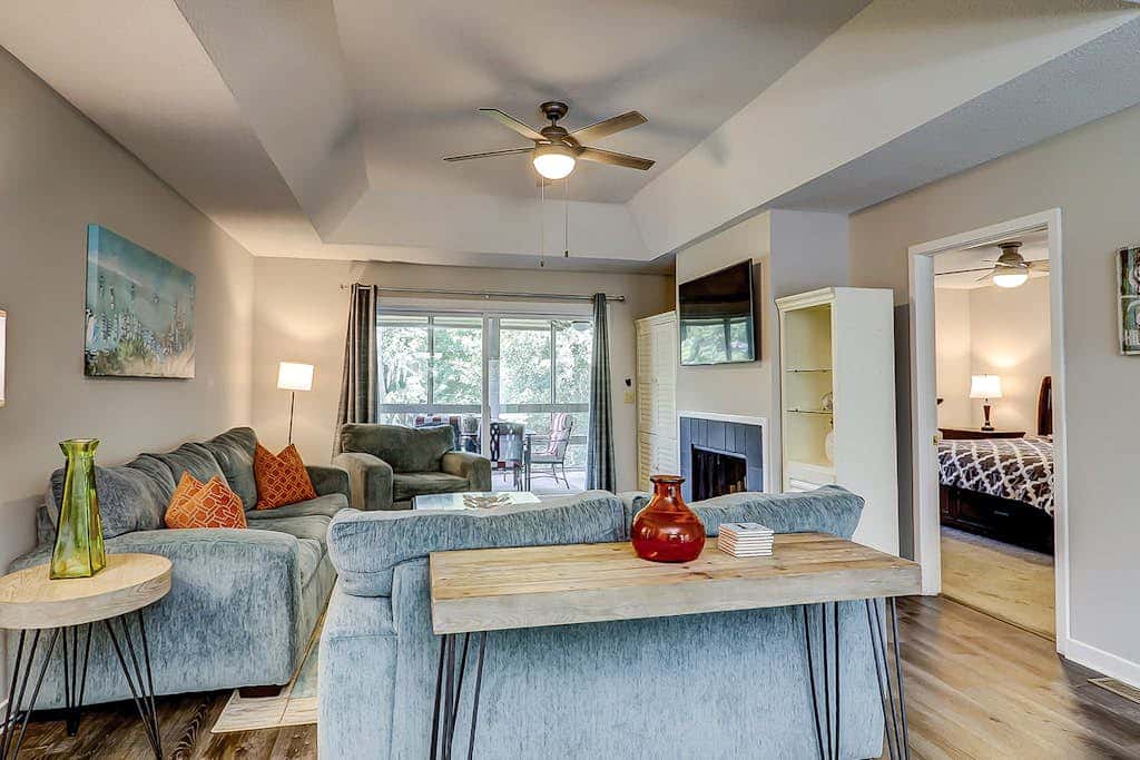 Secluded getaway private hot tub & deck less than a mile to Shipyard Beach