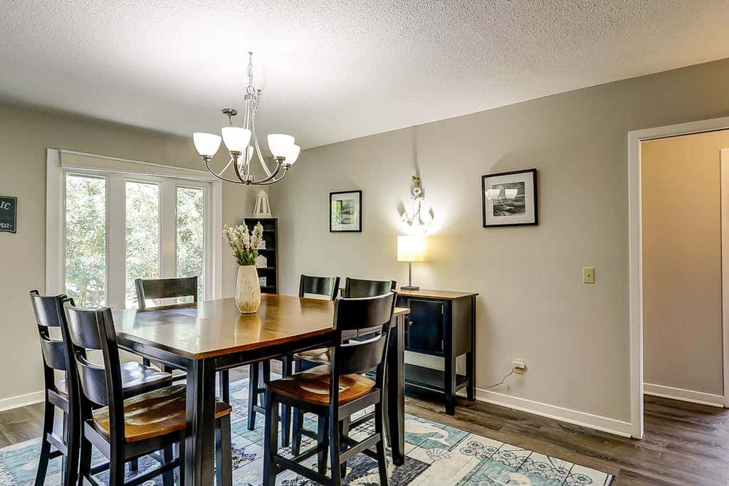 Secluded getaway private hot tub & deck less than a mile to Shipyard Beach