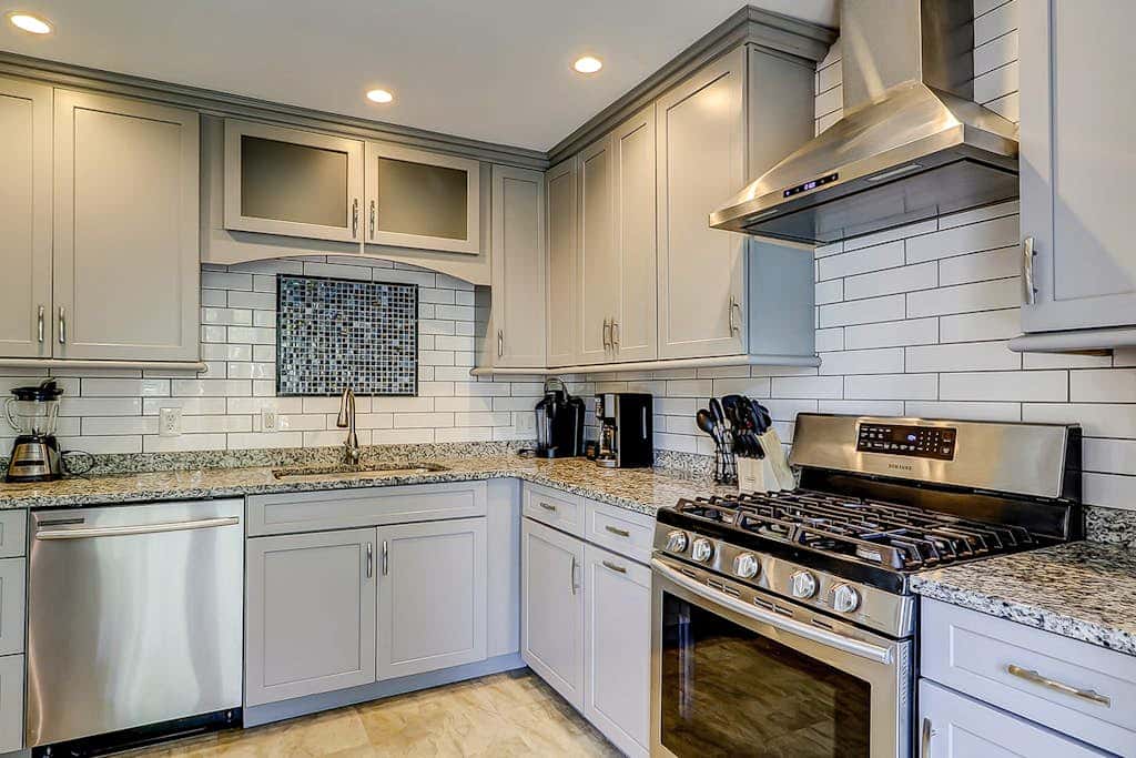 Secluded getaway private hot tub & deck less than a mile to Shipyard Beach