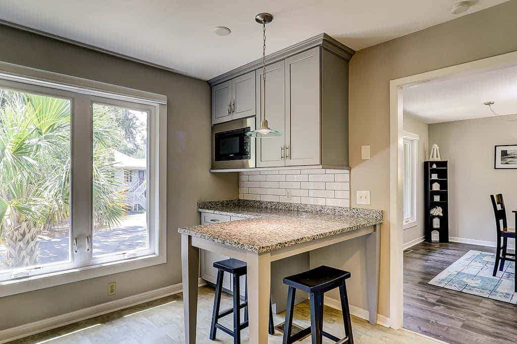 Secluded getaway private hot tub & deck less than a mile to Shipyard Beach
