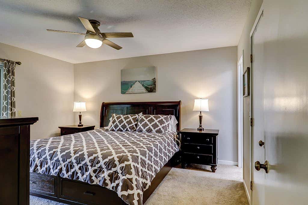 Secluded getaway private hot tub & deck less than a mile to Shipyard Beach