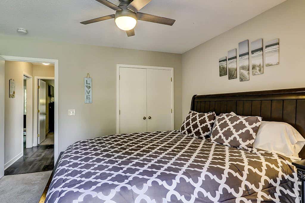 Secluded getaway private hot tub & deck less than a mile to Shipyard Beach