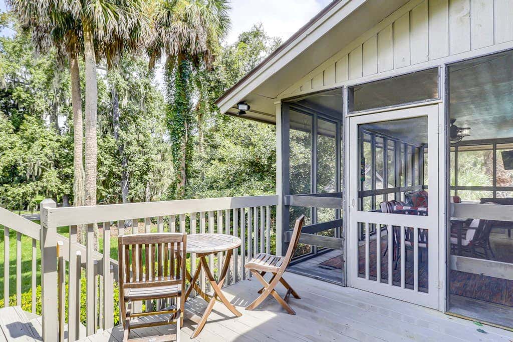 Secluded getaway private hot tub & deck less than a mile to Shipyard Beach