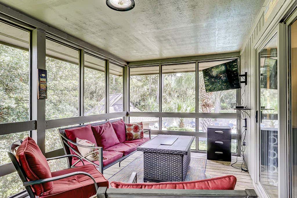Secluded getaway private hot tub & deck less than a mile to Shipyard Beach