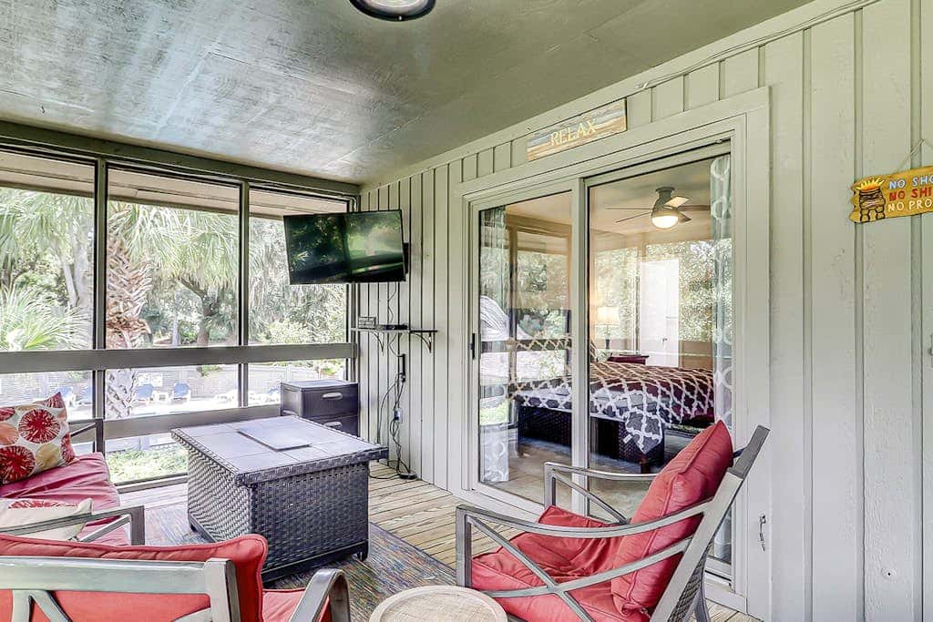 Secluded getaway private hot tub & deck less than a mile to Shipyard Beach