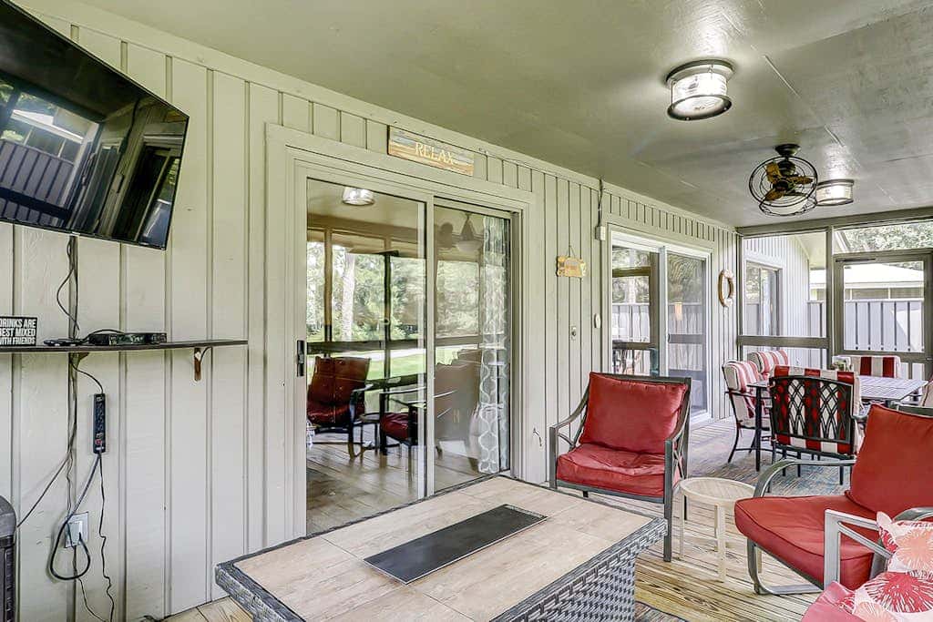 Secluded getaway private hot tub & deck less than a mile to Shipyard Beach