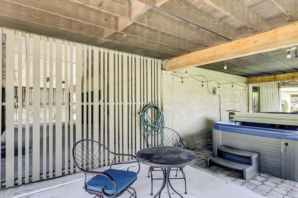 Secluded getaway private hot tub & deck less than a mile to Shipyard Beach