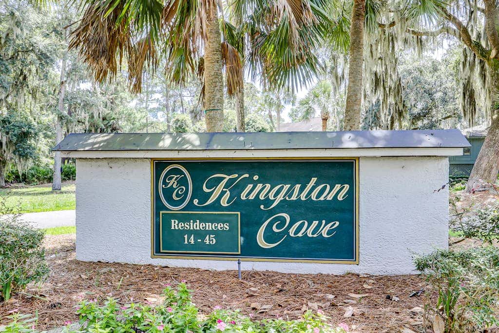 Secluded getaway private hot tub & deck less than a mile to Shipyard Beach