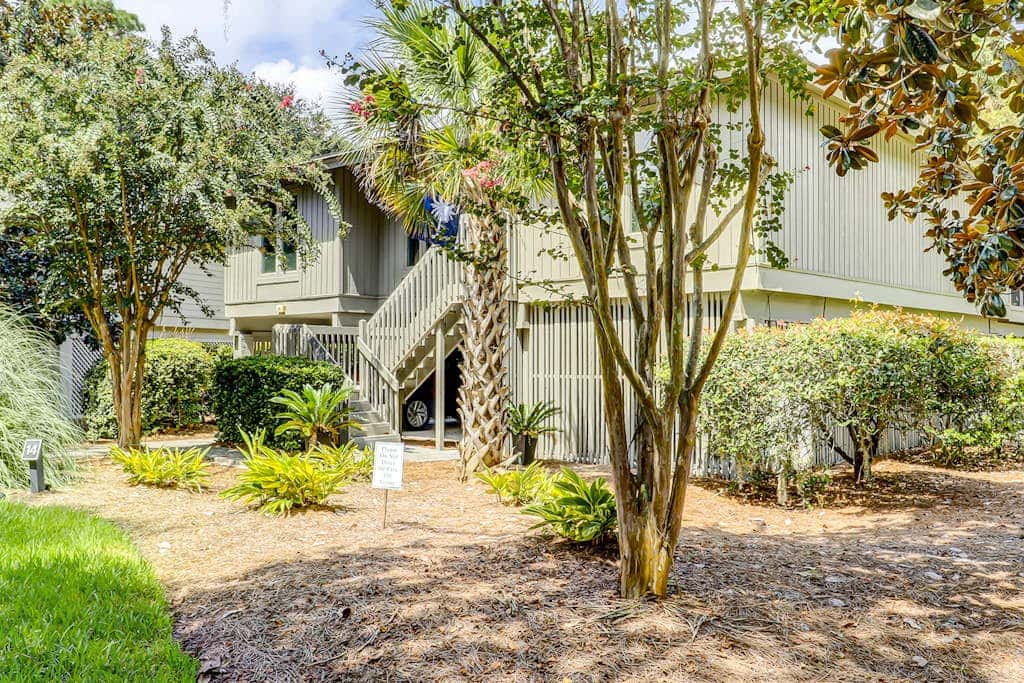Secluded getaway private hot tub & deck less than a mile to Shipyard Beach